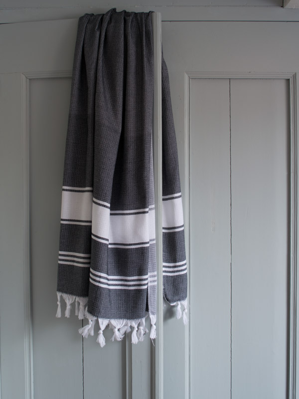 hammam towel black/white